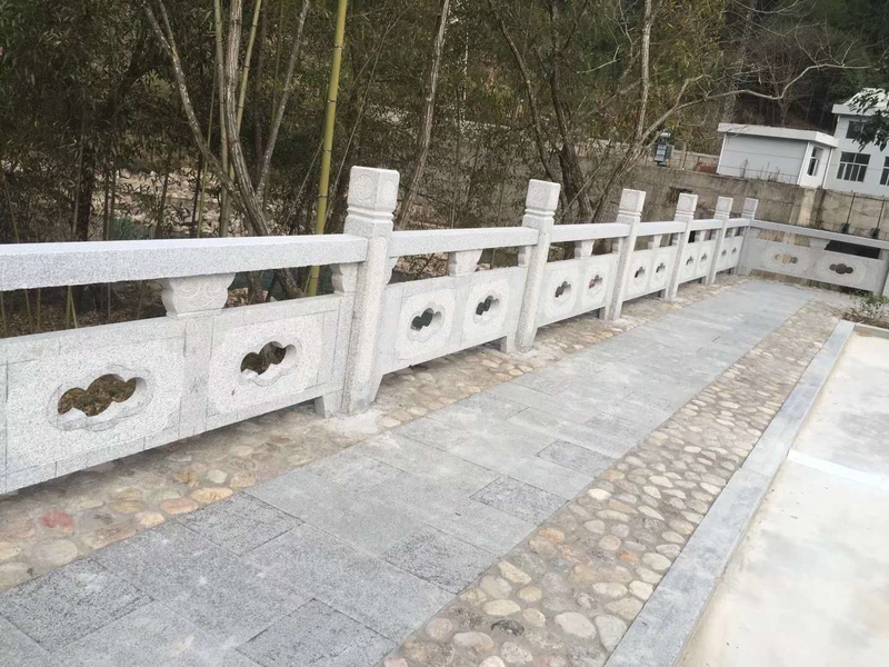 镂空桥栏杆
